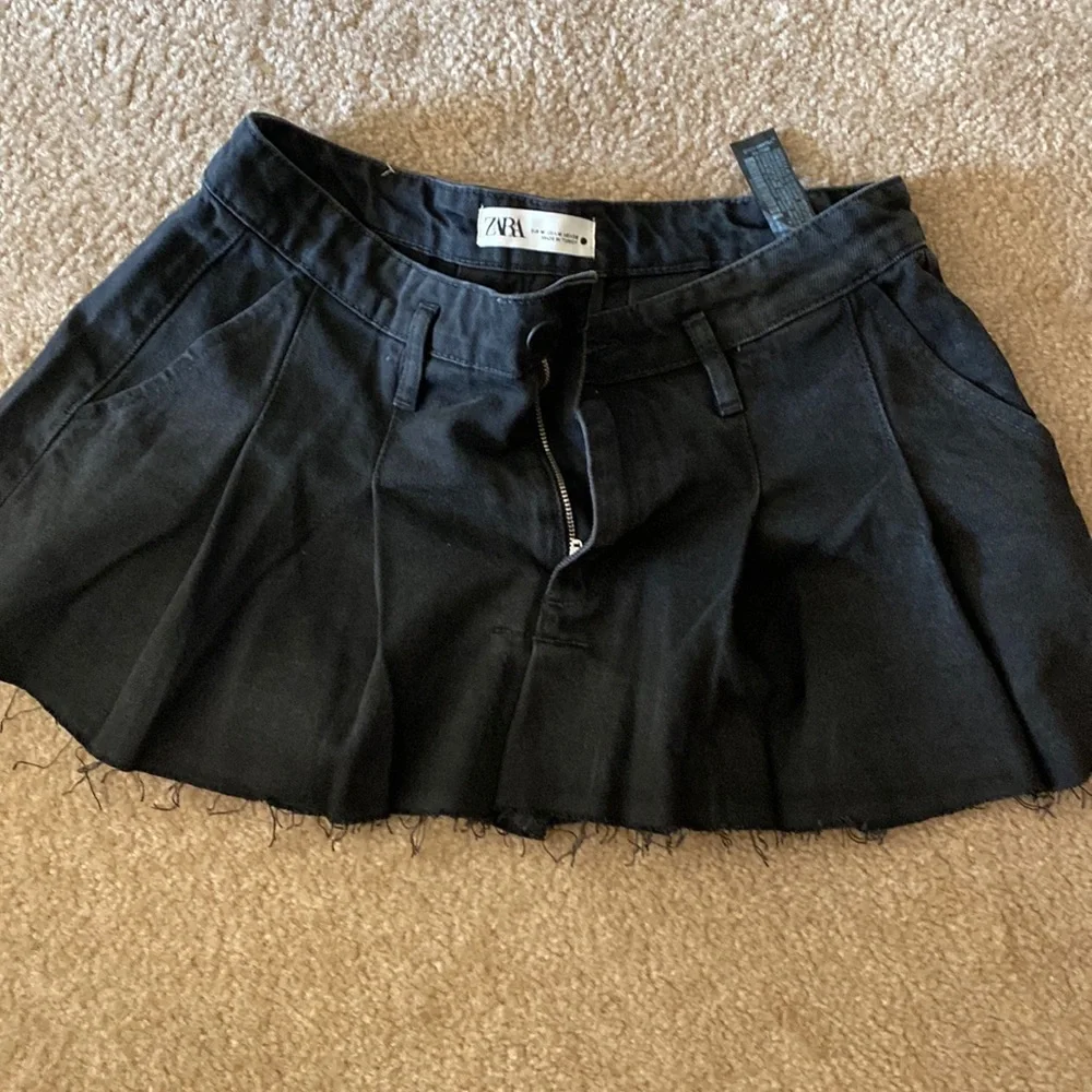 Mini Skirt - Picture 2 of 6